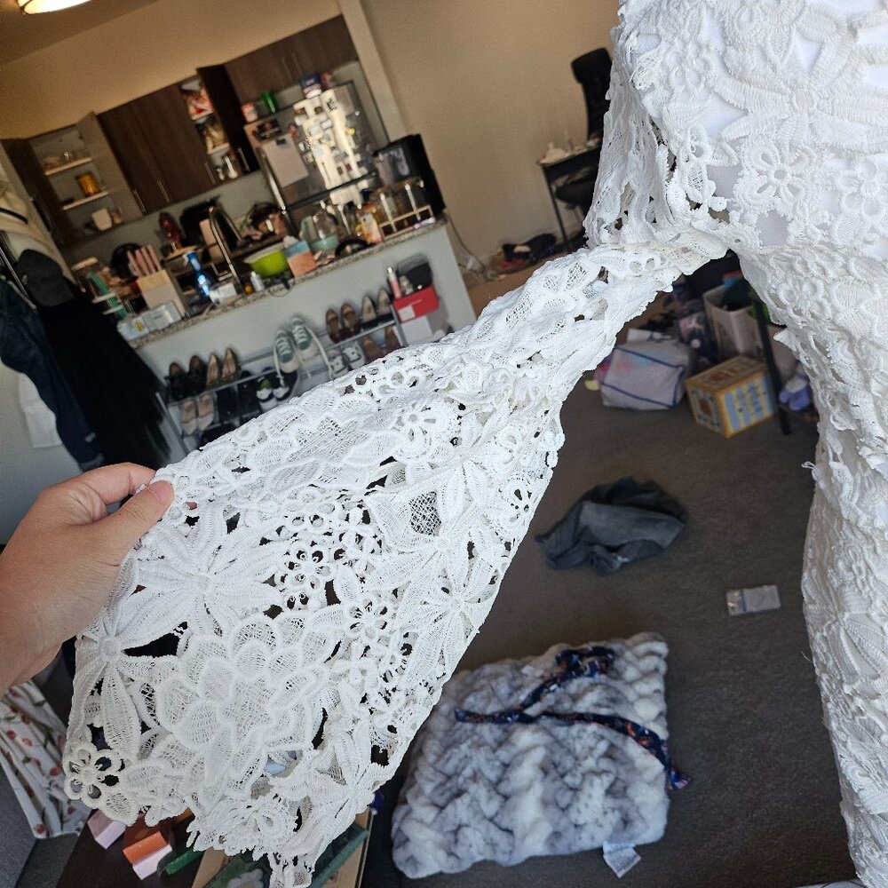 Endless White Rose Illusion Lace Sheath Dress - Picture 4 of 6